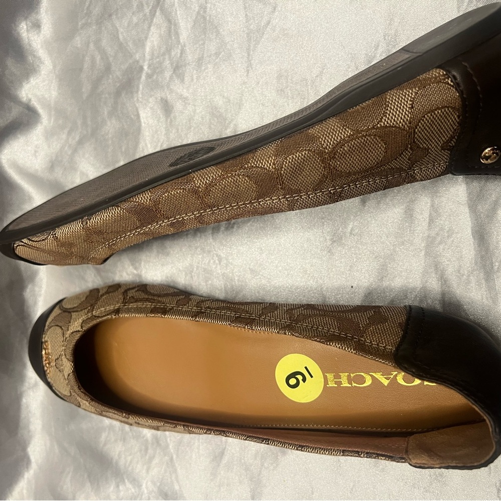 Coach Signature Pattern Brown Flats - Picture 3 of 3